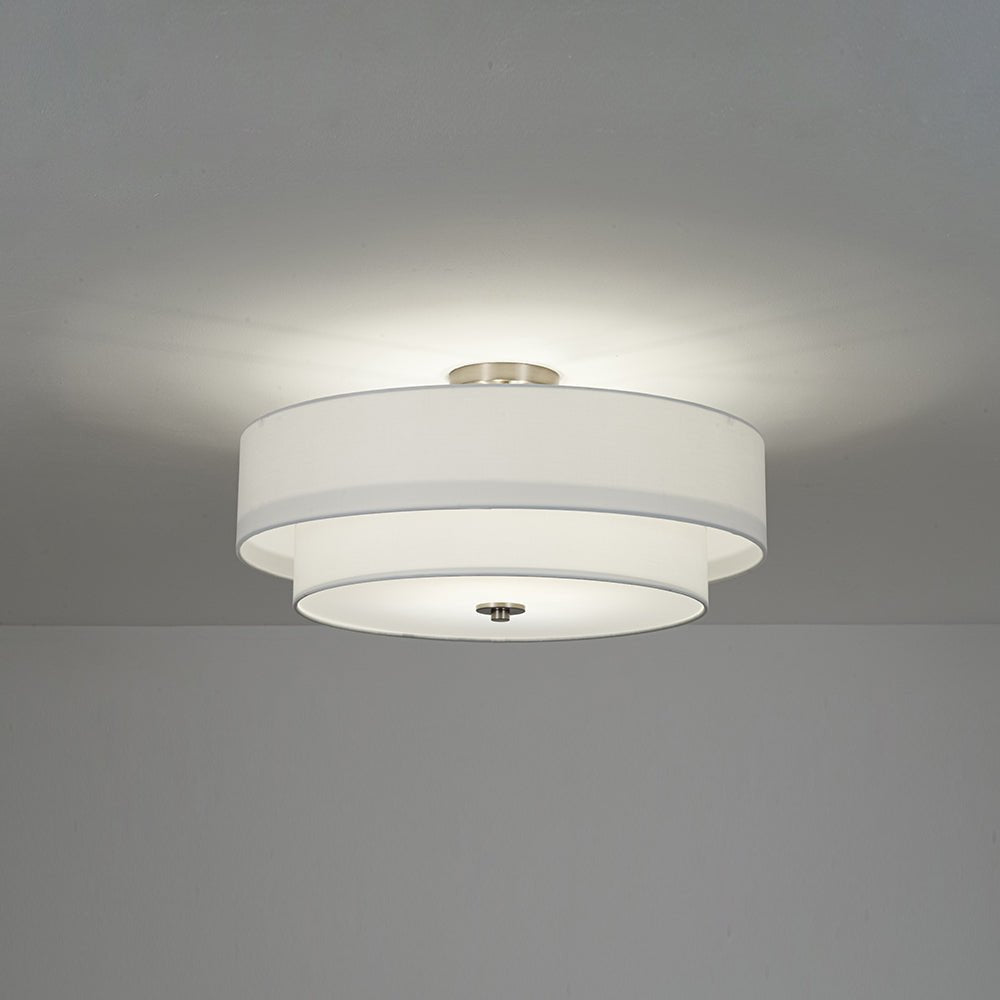 Half-inbouwlamp met witte linnen kap in trommelvorm