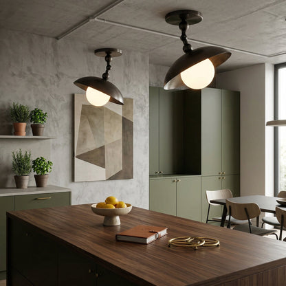 Messingkleurige half-inbouwplafondlamp met koepelshade