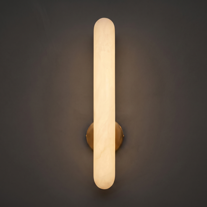 Sculpturale wandlamp van albast