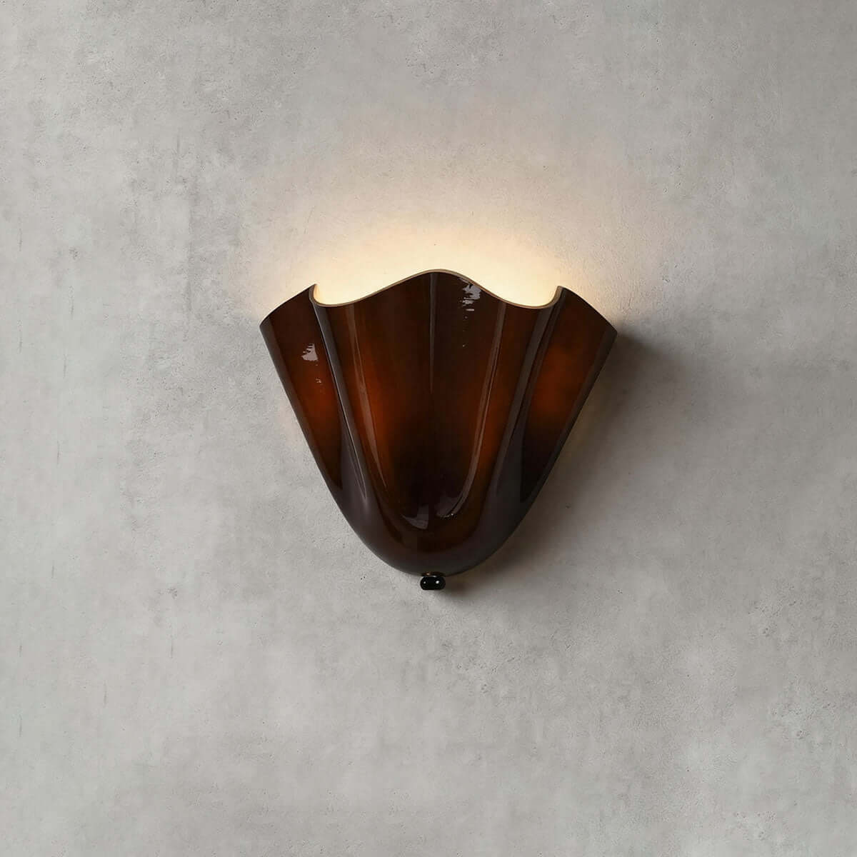 Wandlamp met gedrapeerd glas
