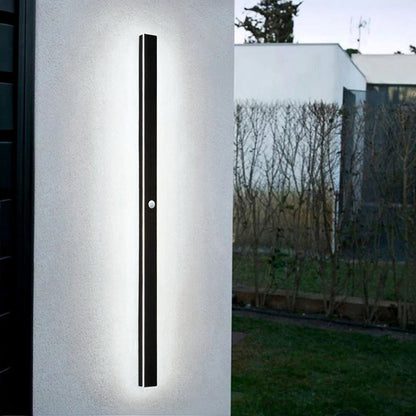 Veldrin minimalistische slanke zwarte metalen buitenwandlamp