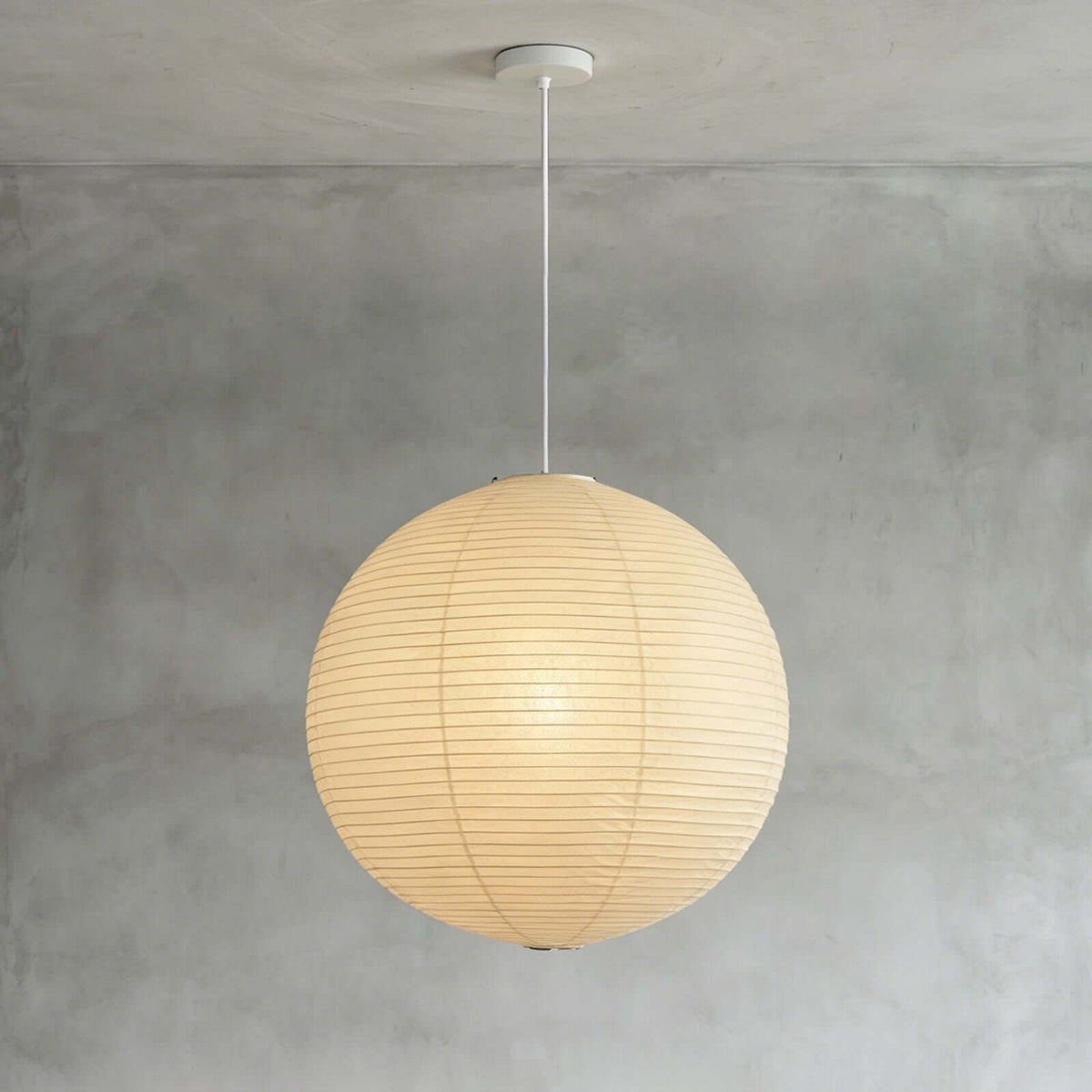 Hanglamp in washipapier in de vorm van een wereldbol