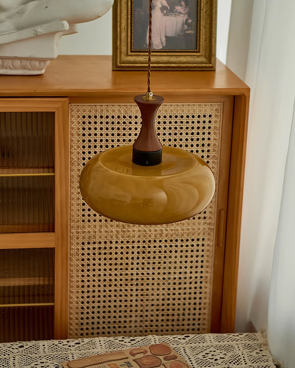Amberkleurige glazen hanglamp met stekker