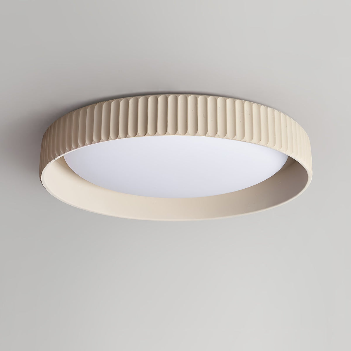 Geribbelde plafondlamp met harslampenkap