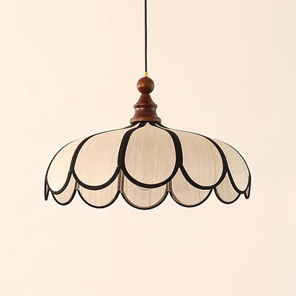 Hanglamp met geschulpte bloemblaadjes