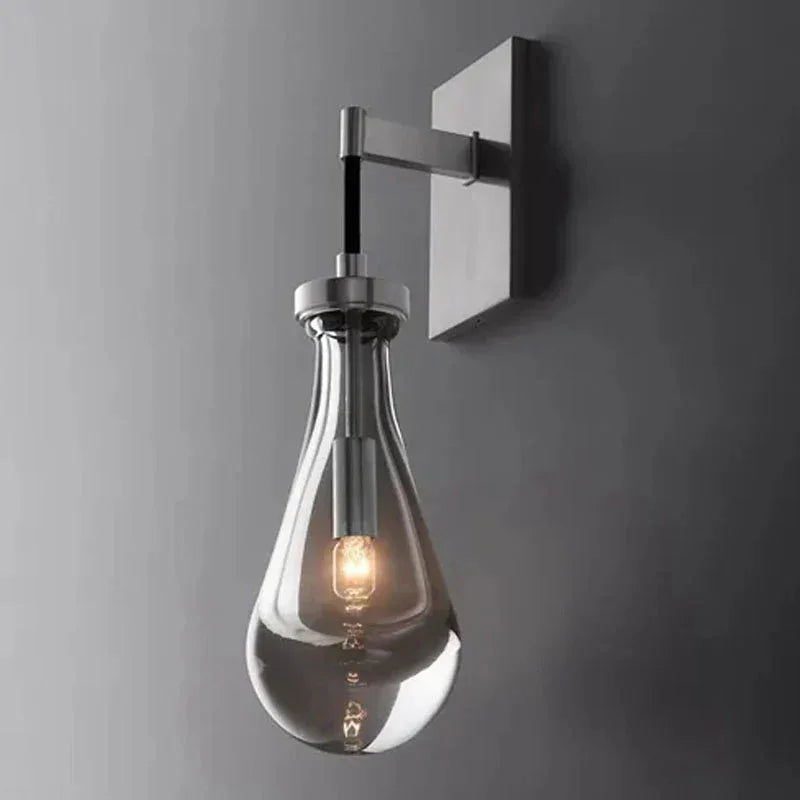 Wandlamp van traanvormig glas