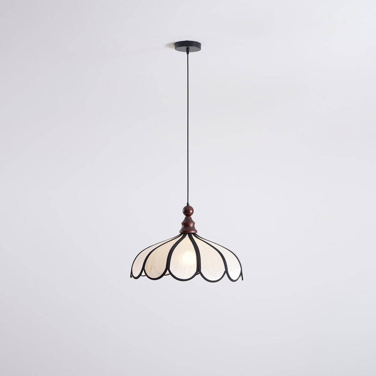 Hanglamp met geschulpte bloemblaadjes