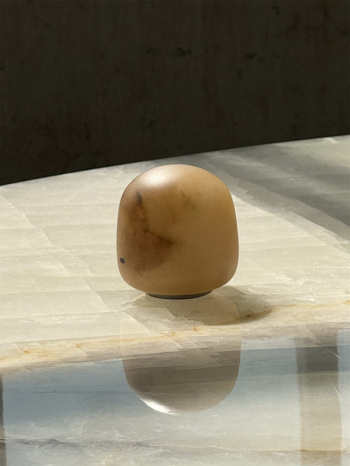 Alvane minimalistische tafellamp van albast