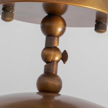 Messingkleurige half-inbouwplafondlamp met koepelshade