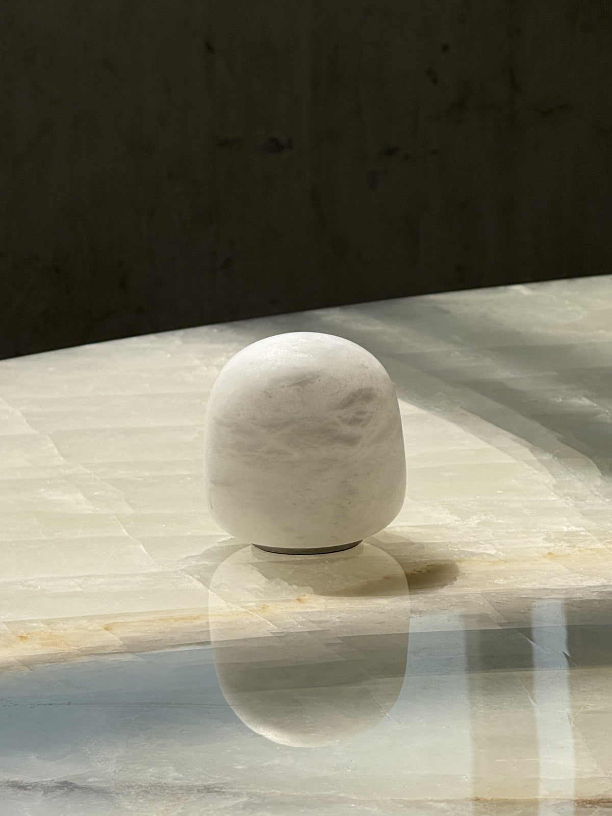 Alvane minimalistische tafellamp van albast