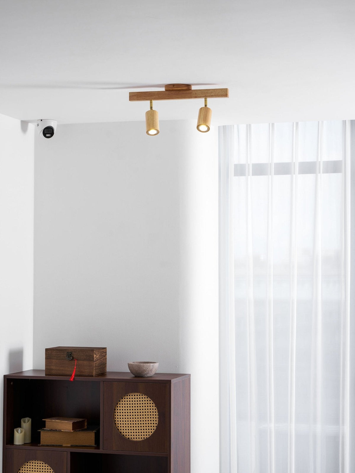 Houten rail met spotjes
