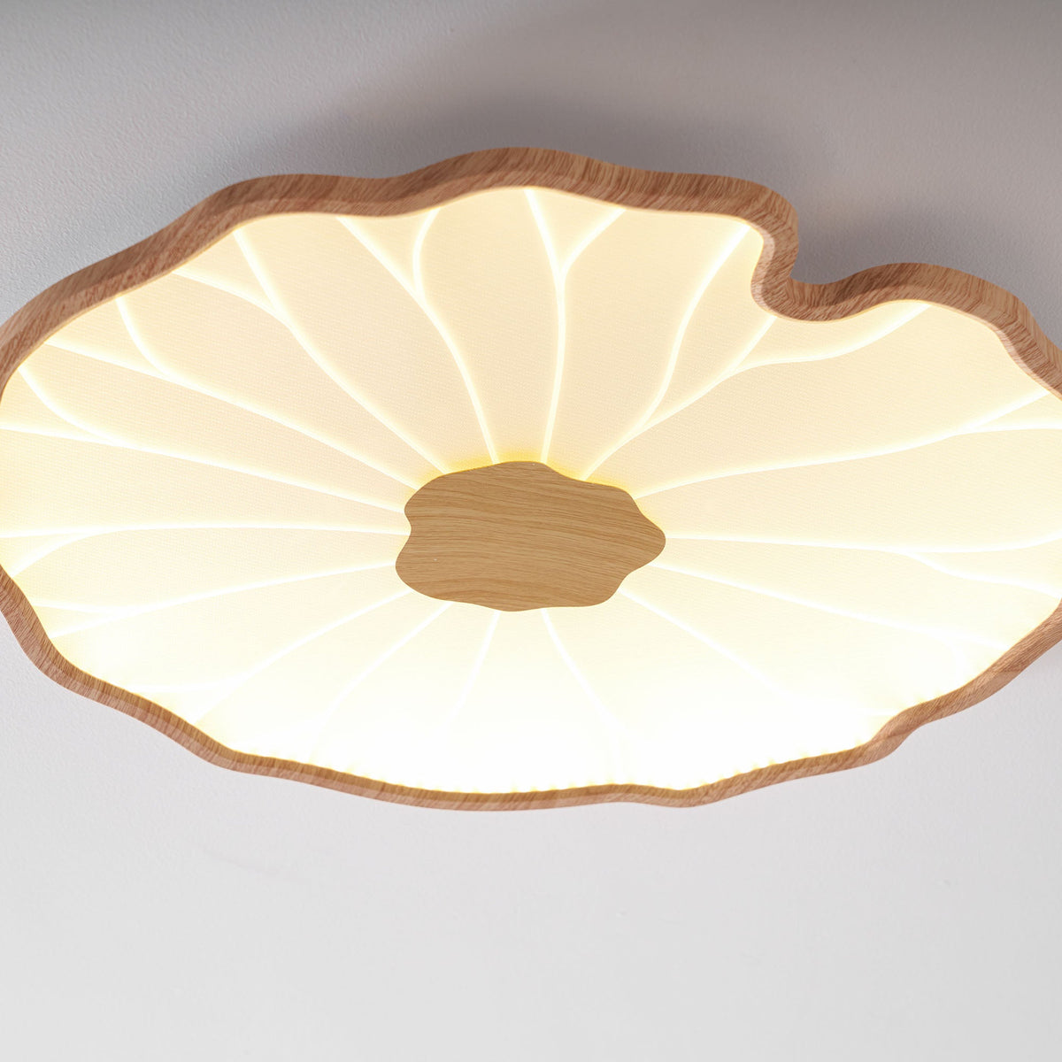 Plafondlamp met waterleliehoutnerfstructuur
