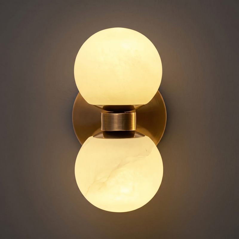 Sculpturale wandlamp van albast