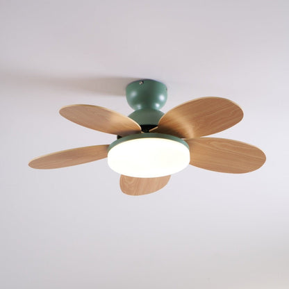 Plafondventilator met houten bloemvormige bladen