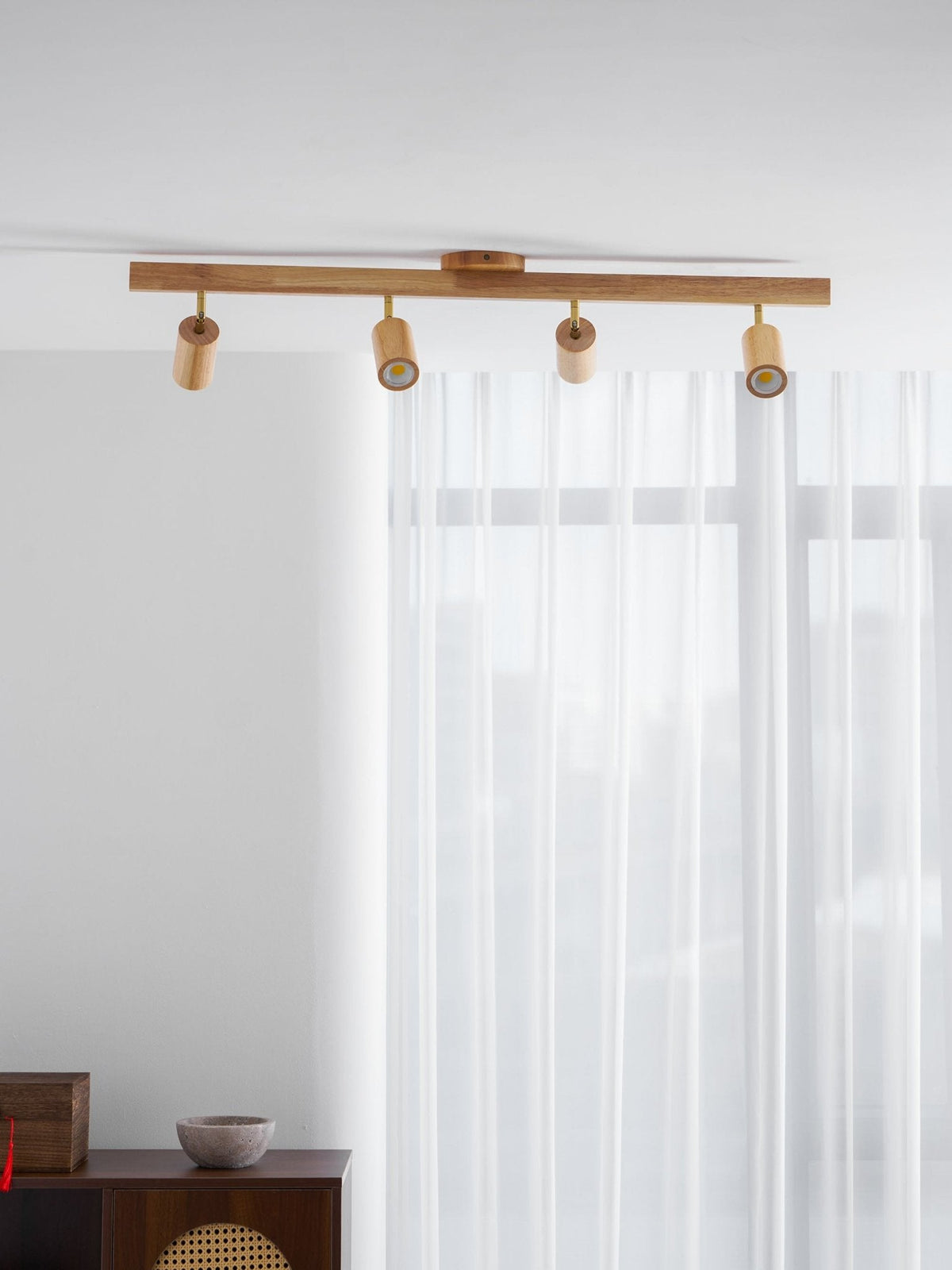 Houten rail met spotjes