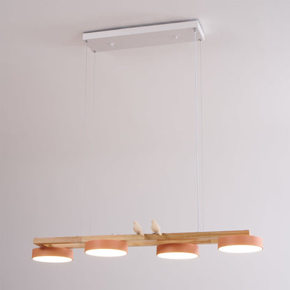 Lineaire houten kroonluchter met vogelmotief