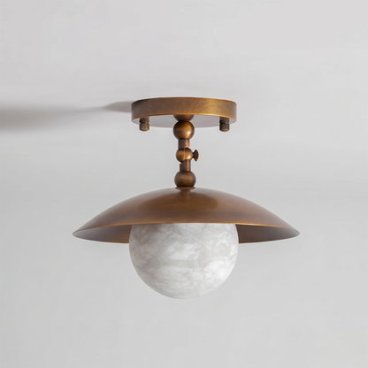 Messingkleurige half-inbouwplafondlamp met koepelshade