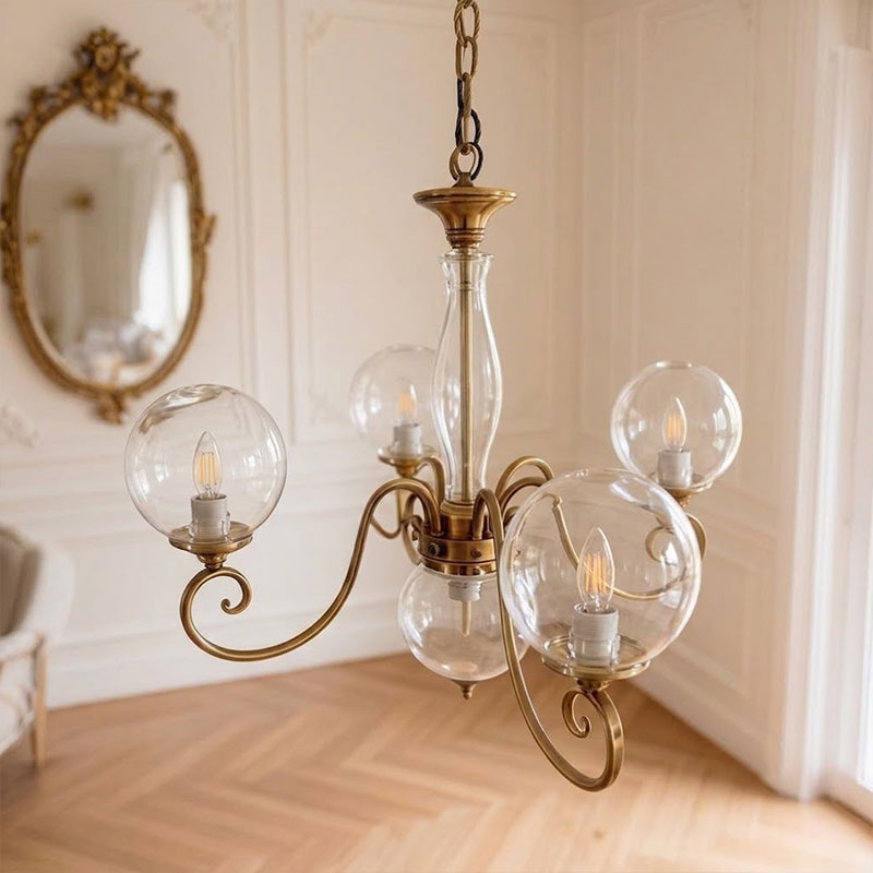 Gegoten messing globehanglamp