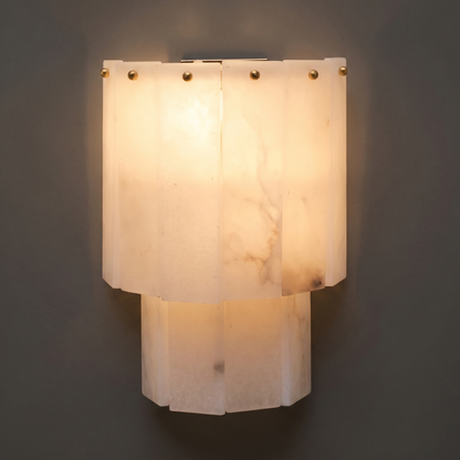 Sculpturale wandlamp van albast