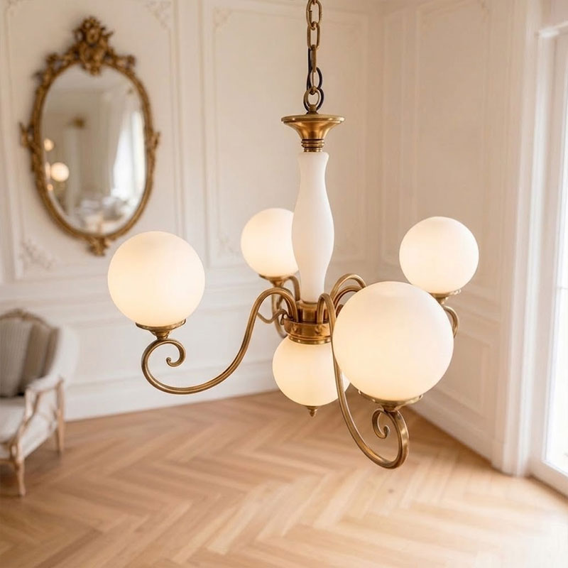 Gegoten messing globehanglamp