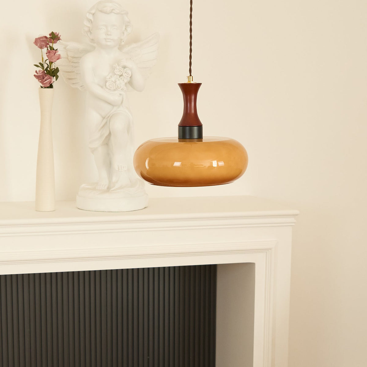 Amberkleurige glazen hanglamp met stekker