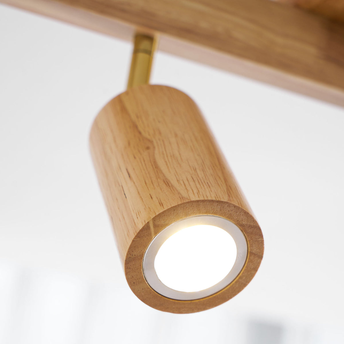 Houten rail met spotjes