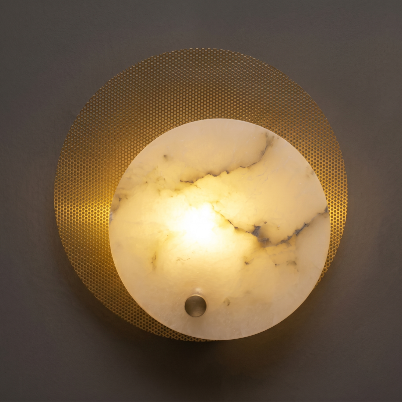 Sculpturale wandlamp van albast