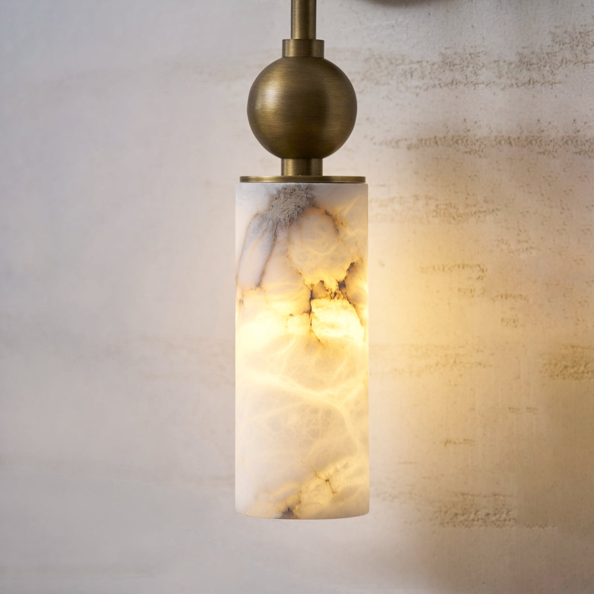 Wandlamp met albasten zuil