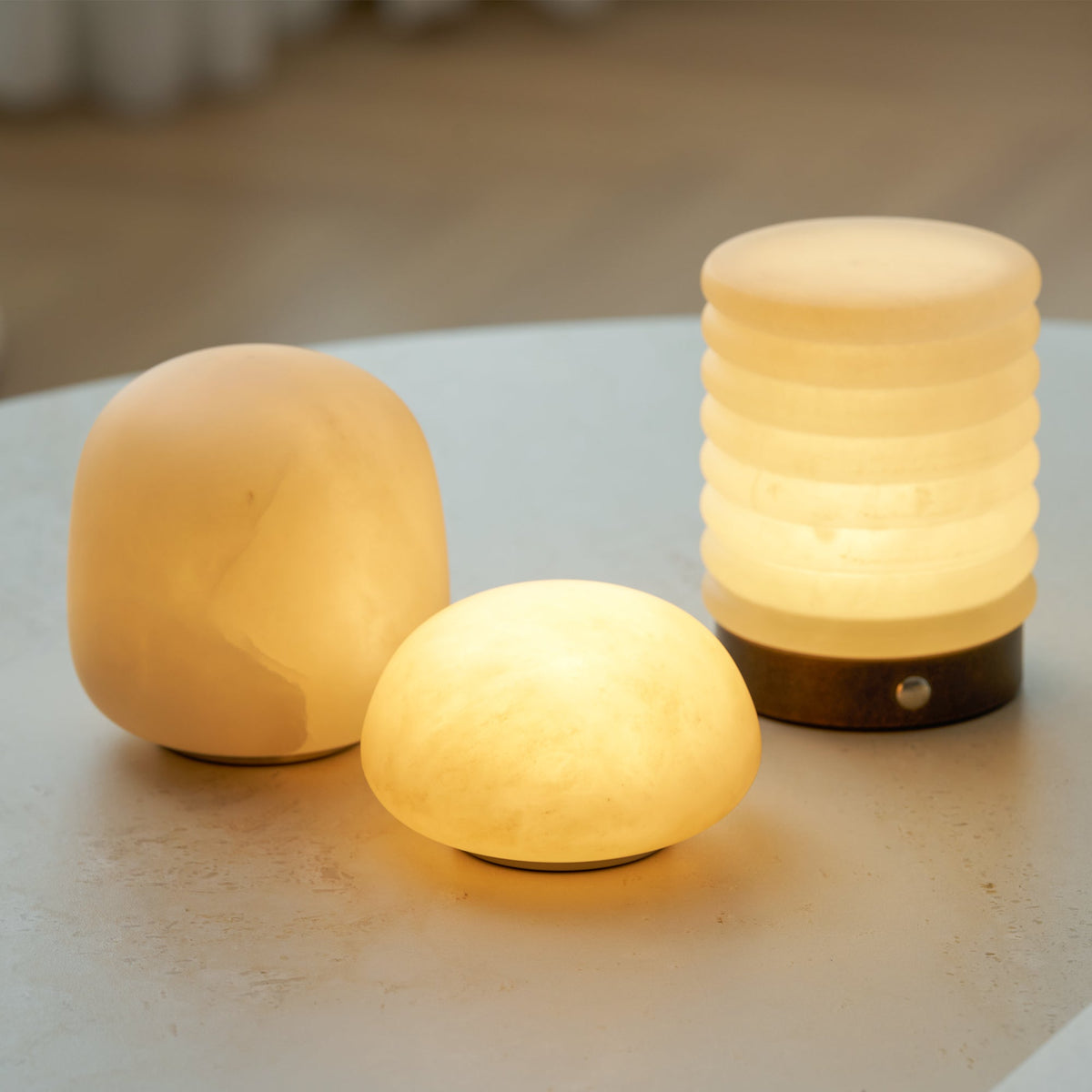 Alvane minimalistische tafellamp van albast