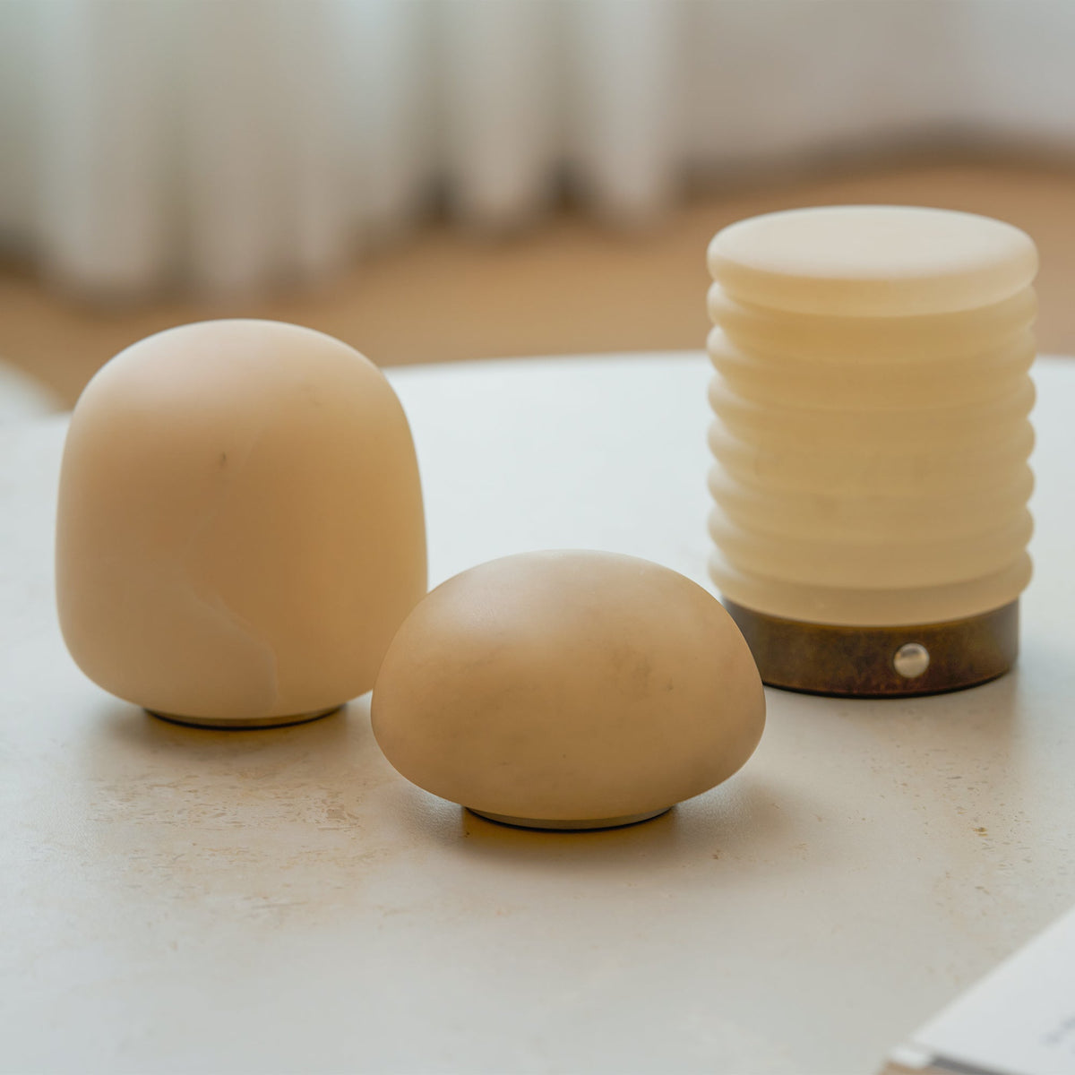 Alvane minimalistische tafellamp van albast