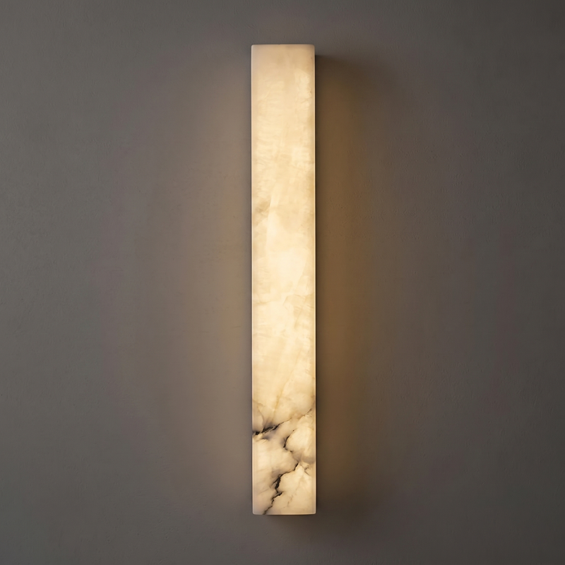 Sculpturale wandlamp van albast