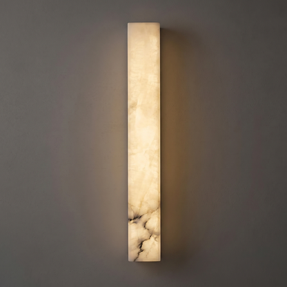 Sculpturale wandlamp van albast