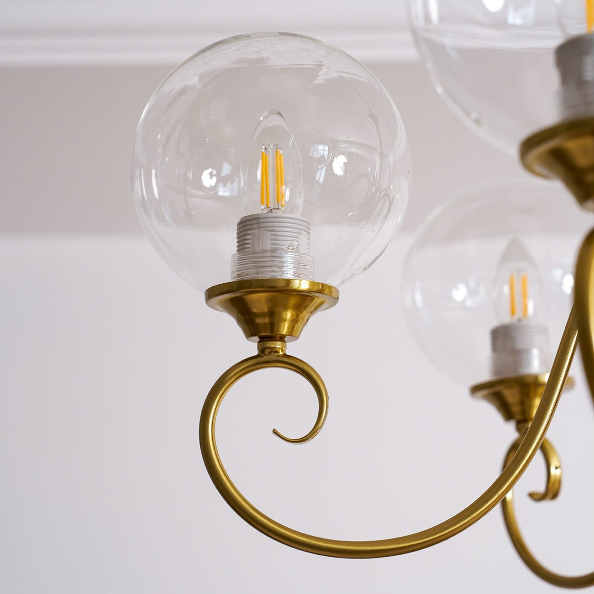 Gegoten messing globehanglamp