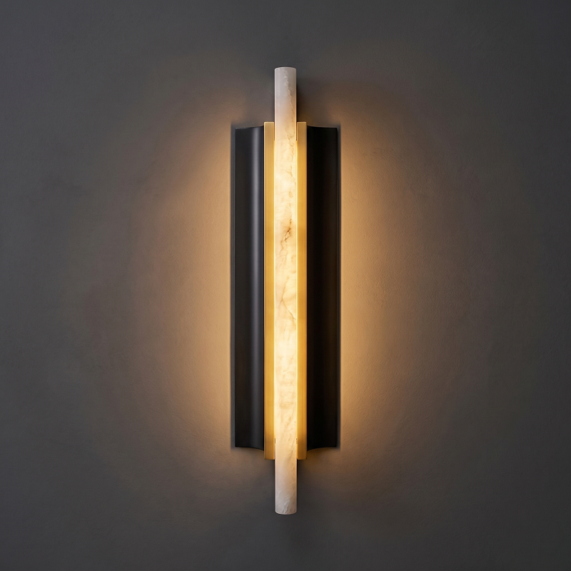 Sculpturale wandlamp van albast