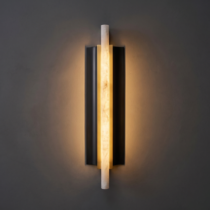Sculpturale wandlamp van albast