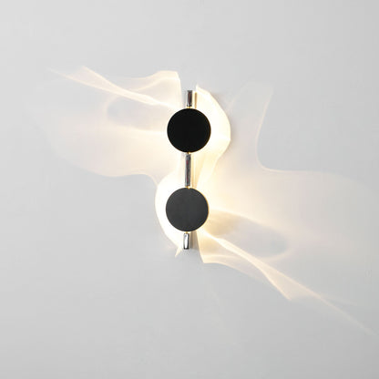 Sculpturale wandlamp met spiegelende schijf