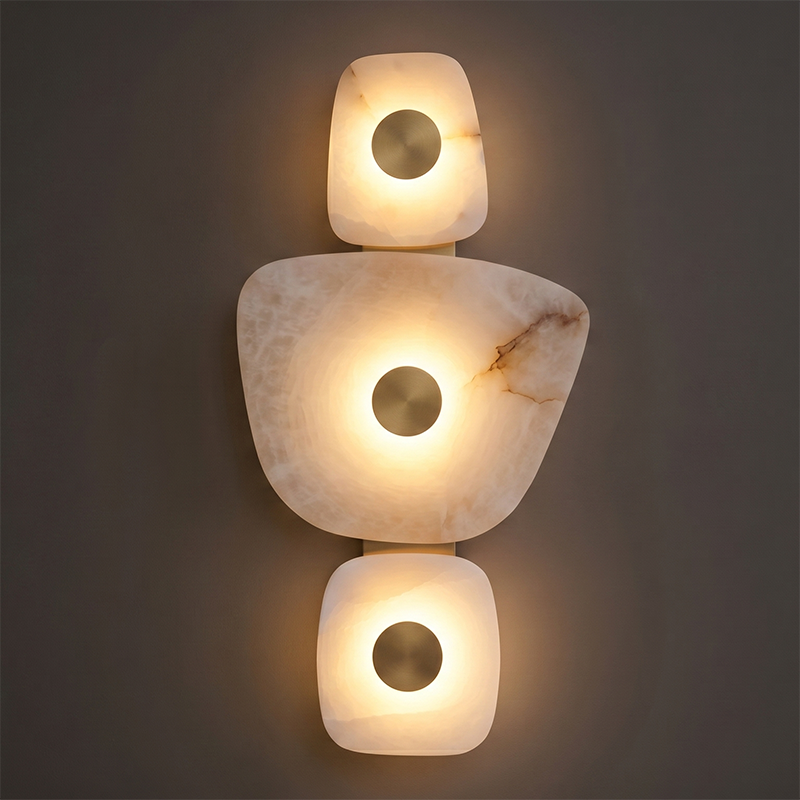 Sculpturale wandlamp van albast