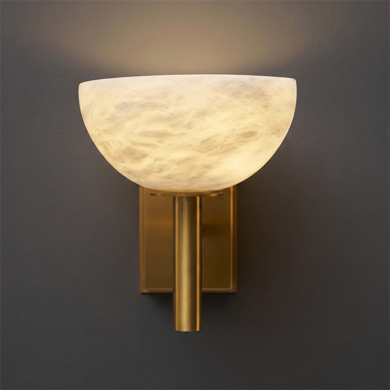Sculpturale wandlamp van albast