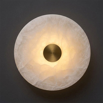 Sculpturale wandlamp van albast