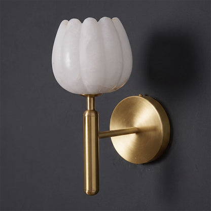 Sculpturale wandlamp van albast