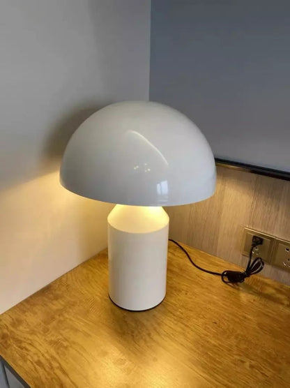 Iconische metalen tafellamp
