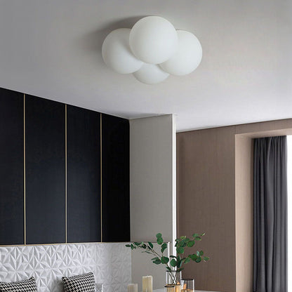 Noordse plafondlamp geïnspireerd op wolken