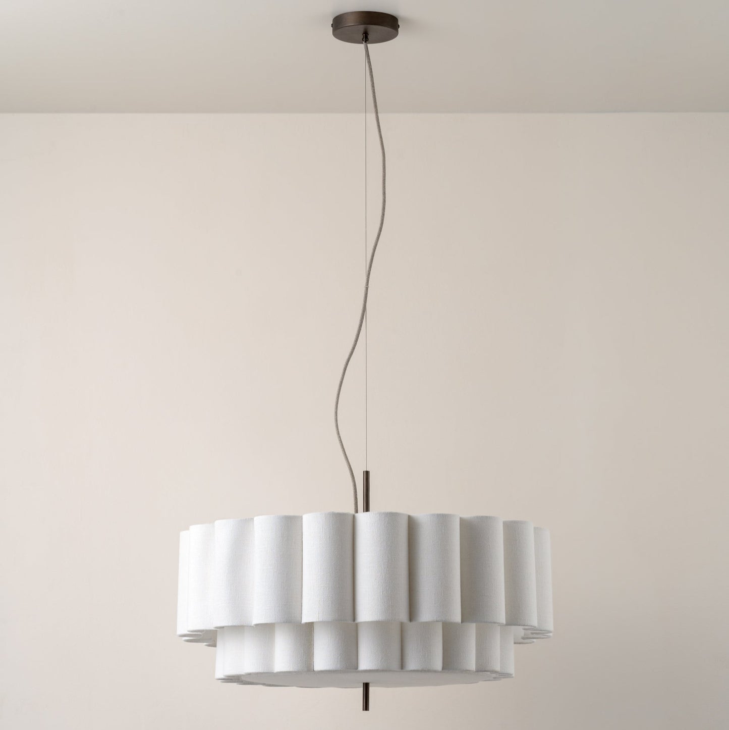 Grote lamp met geschulpte rand