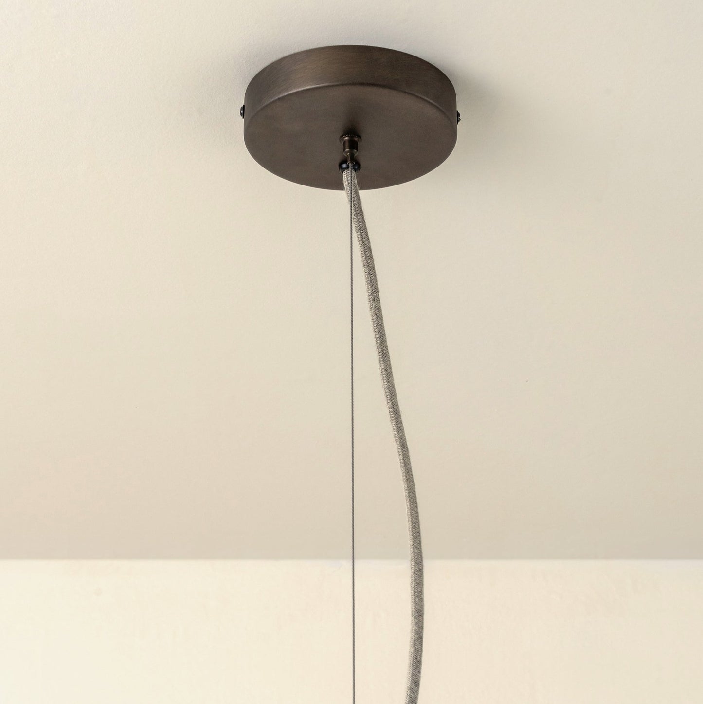 Grote lamp met geschulpte rand