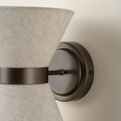 Bronzen en linnen wandlamp