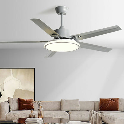 Moderne plafondventilator met 5 bladen en LED-verlichting
