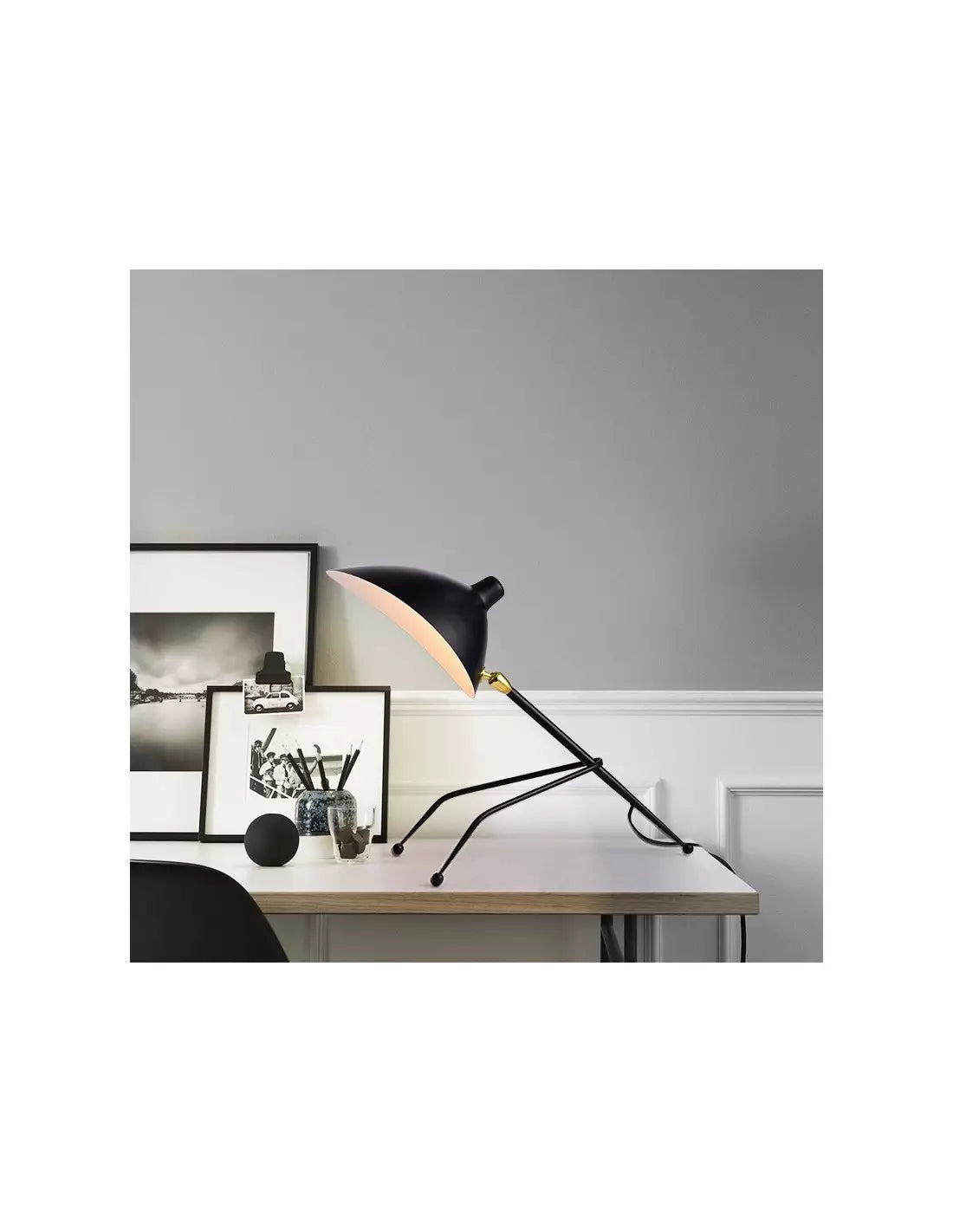 Moderne metalen driepoot tafellamp