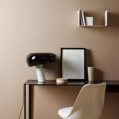 Iconische tafellamp met marmeren voet
