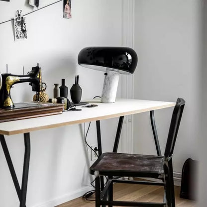 Iconische tafellamp met marmeren voet