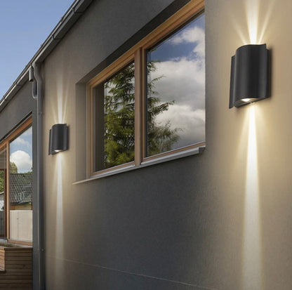 Moderne buitenwandlamp met meerdere koppen